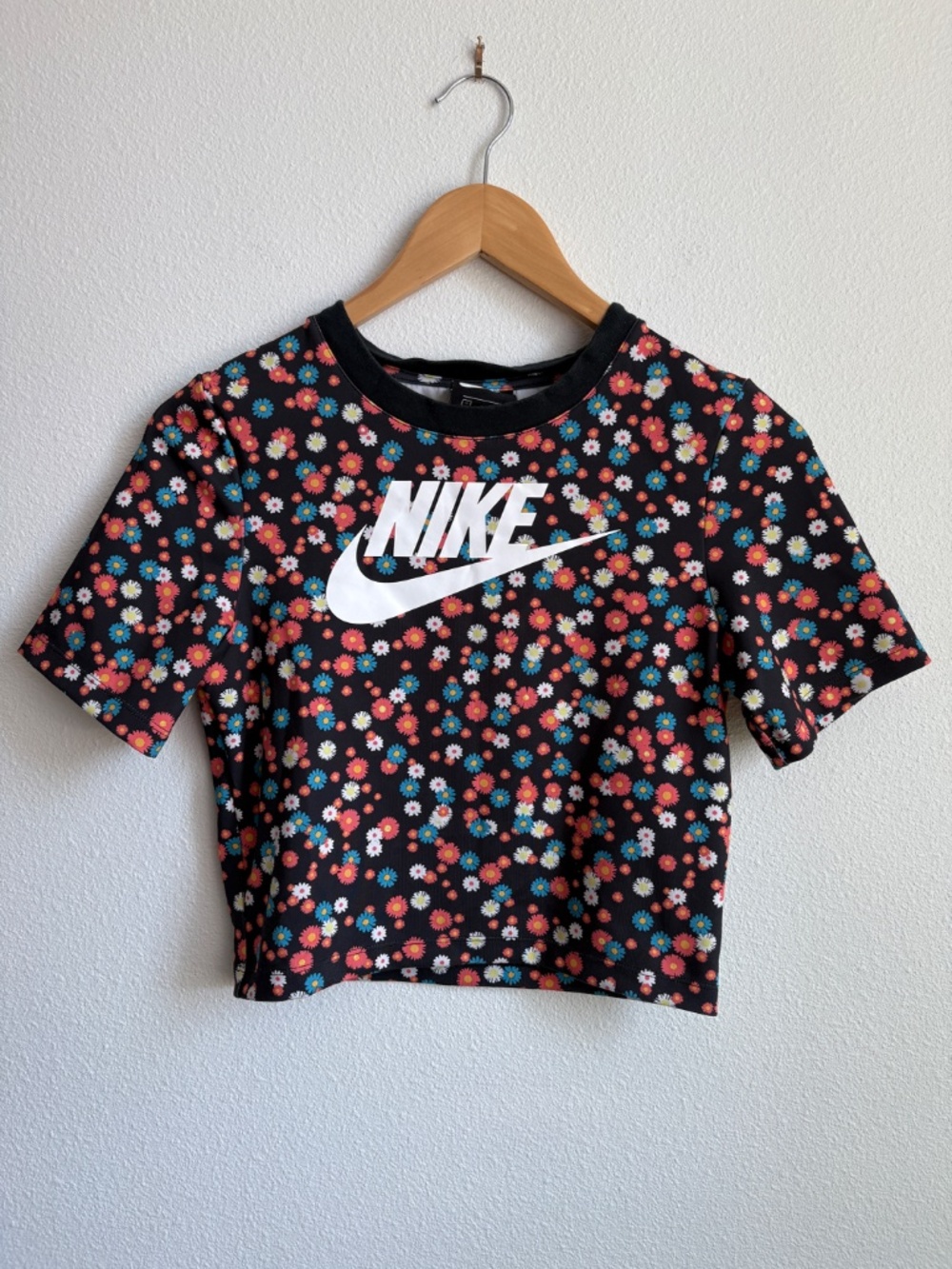 Nike Women Black Daisy Floral Print Cropped T-Shirt Futura Logo Small